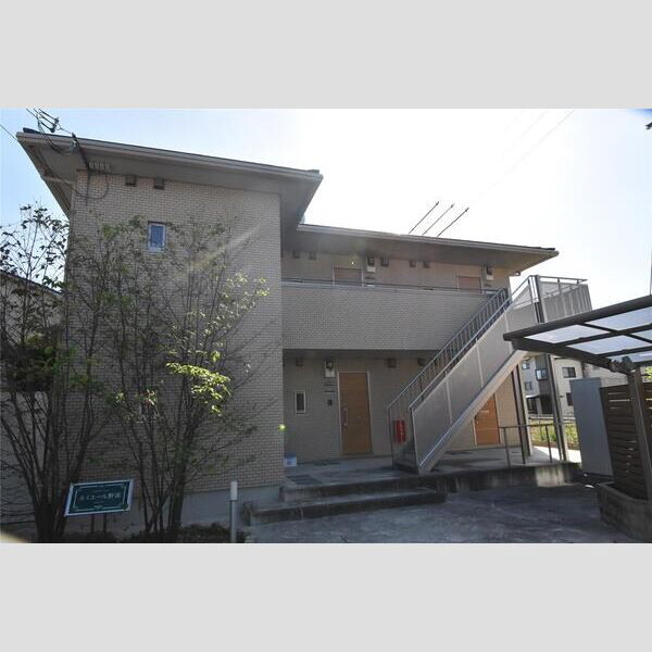 土山駅より徒歩9分 築8年7ヶ月 2階建の賃貸物件