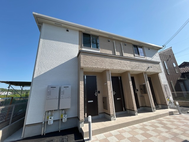 三木駅より徒歩4分 築1年 2階建の賃貸物件