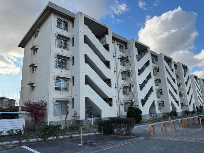 土山駅より徒歩17分 築45年 5階建の賃貸物件