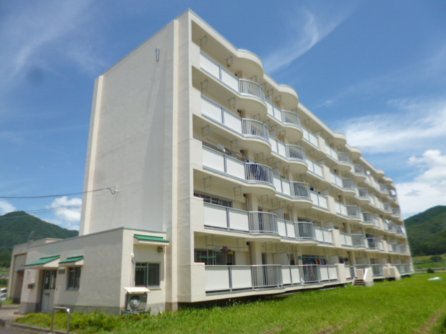 八鹿駅より徒歩30分 築30年9ヶ月 5階建の賃貸物件