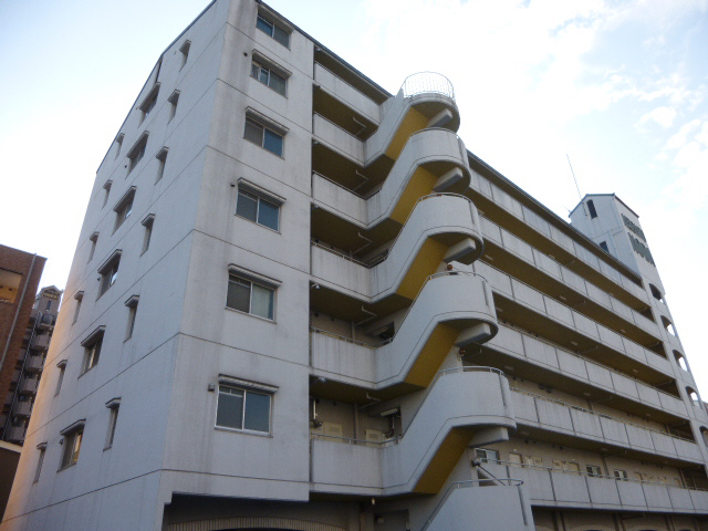 亀山駅より徒歩12分 築41年2ヶ月 7階建の賃貸物件